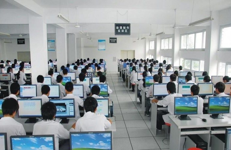 平?jīng)鰴C(jī)電工程學(xué)校計(jì)算機(jī)網(wǎng)絡(luò)技術(shù)專業(yè)深度解析 基礎(chǔ)扎實(shí)，開發(fā)潛力廣闊